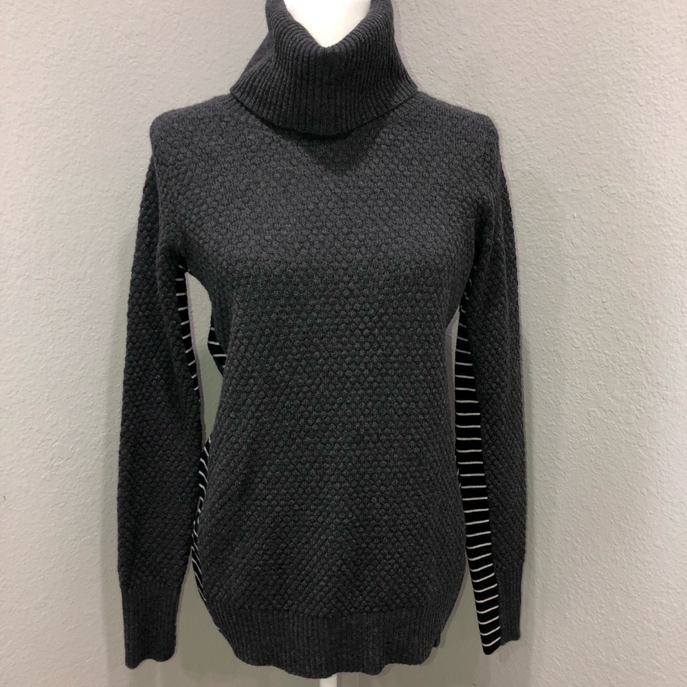 Athleta Grey Turtleneck Sweater Size M